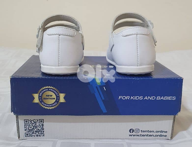 Baby shoes  white original leather  &  used  one  time  only  size  21 8