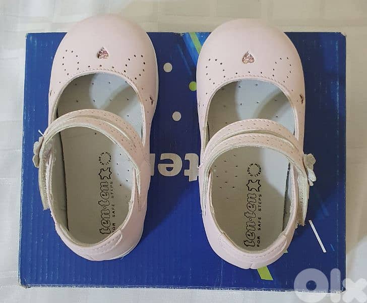 Baby shoes  Pink  original leather & used  one  time  only  size  21 1