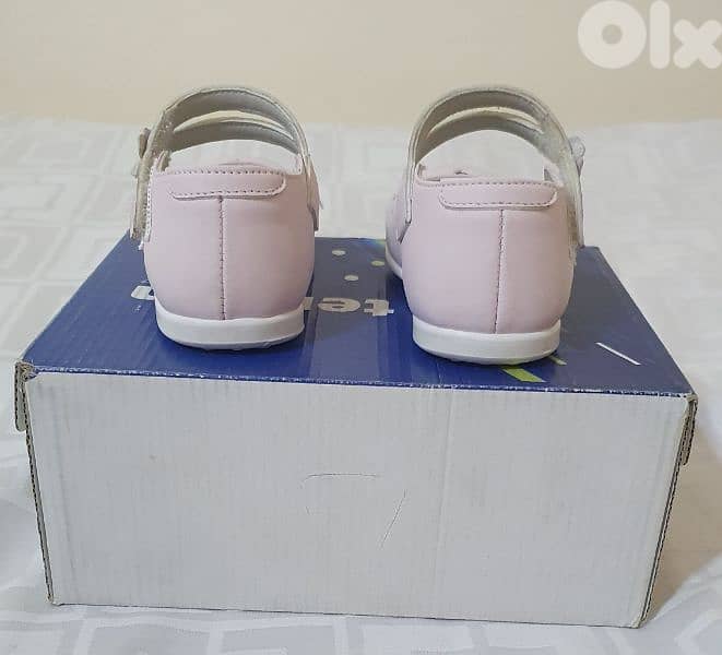 Baby shoes  Pink  original leather & used  one  time  only  size  21 2