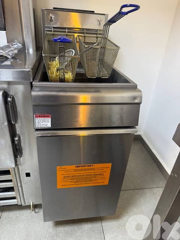 عدة مطعم كاملة للبيع 1