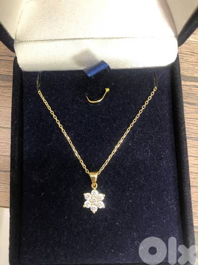 gold necklace and diamond