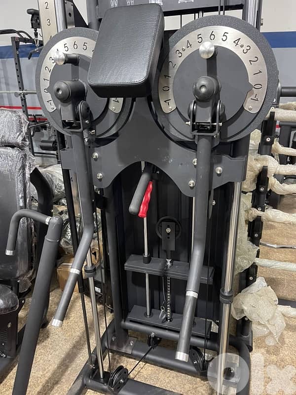 Standing lateral raise and chest clip machine new 3