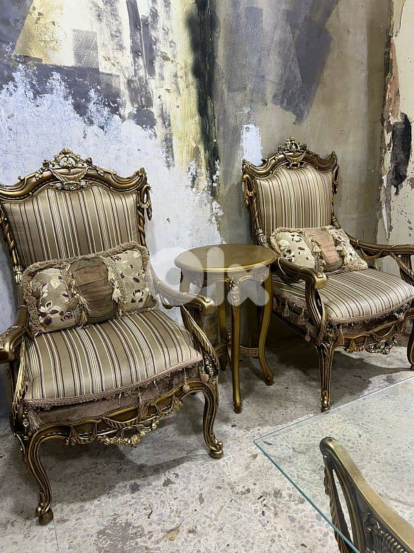 طقم كنبايات ملكي حفر خشب زان اربع قطع وطاولة 2