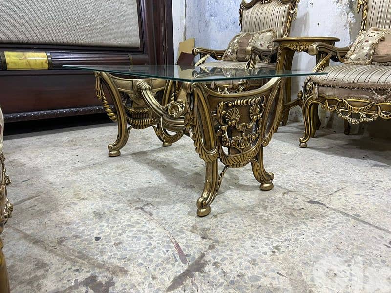 طقم كنبايات ملكي حفر خشب زان اربع قطع وطاولة 3