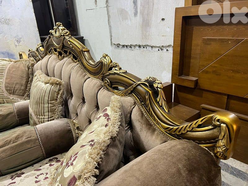 طقم كنبايات ملكي حفر خشب زان اربع قطع وطاولة 5