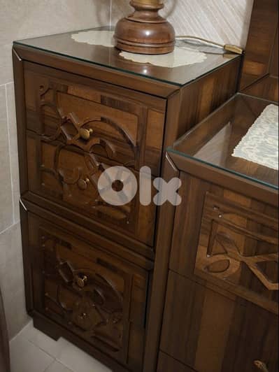 للبيع شيفونيرة مع المرايا و كومود