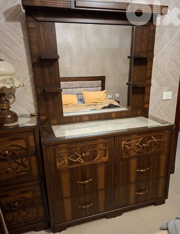 للبيع شيفونيرة مع المرايا و كومود 1