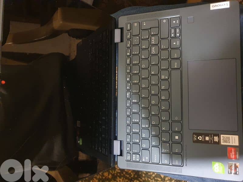 6 laptops different brands and 3 ipads 1