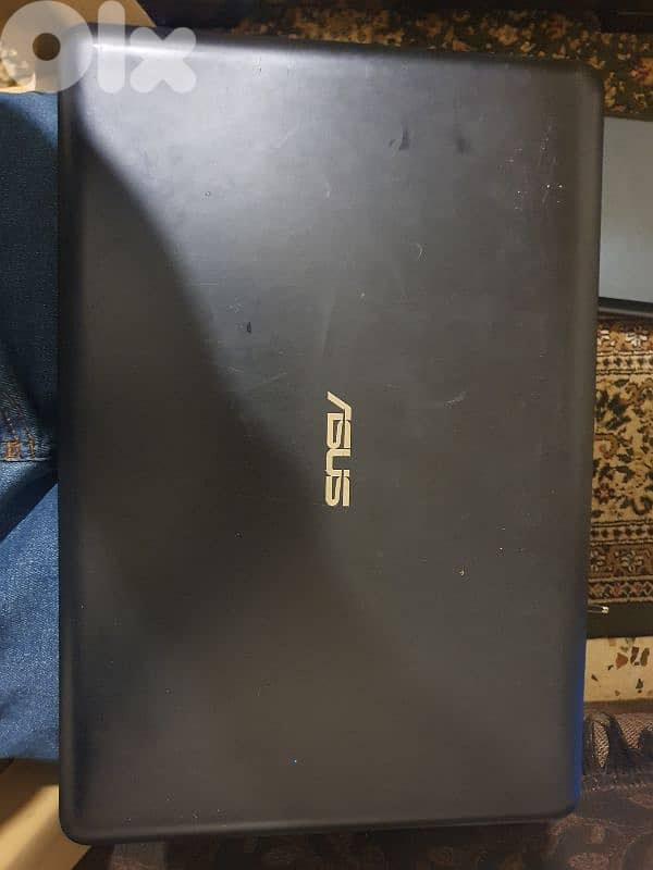 6 laptops different brands and 3 ipads 4