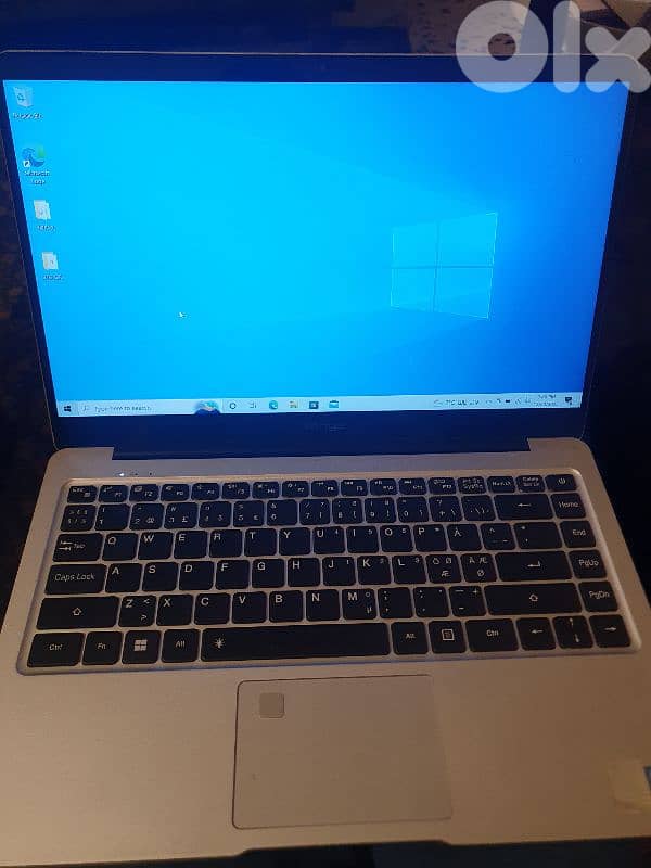 6 laptops different brands and 3 ipads 7