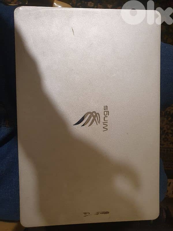 6 laptops different brands and 3 ipads 8