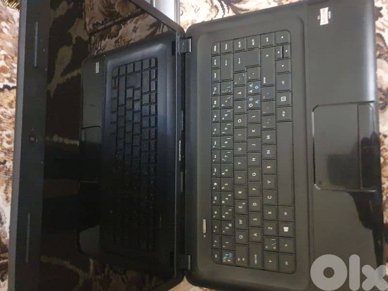 6 laptops different brands and 3 ipads 10