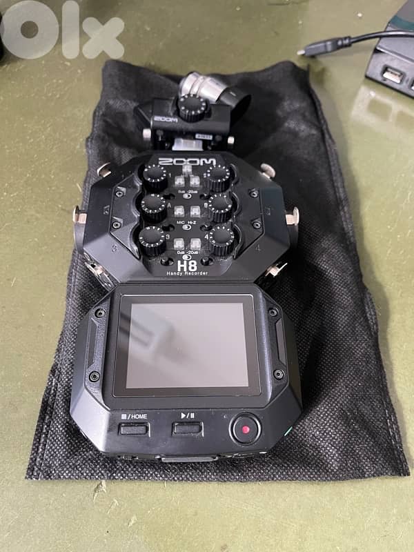 ZOOM H8 field recorder 1