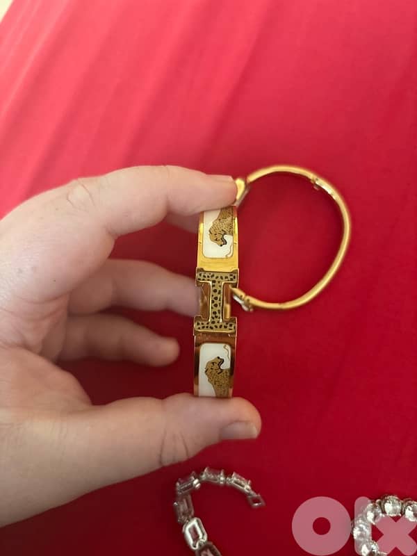 fake gold and diamonds very realistic looks 1