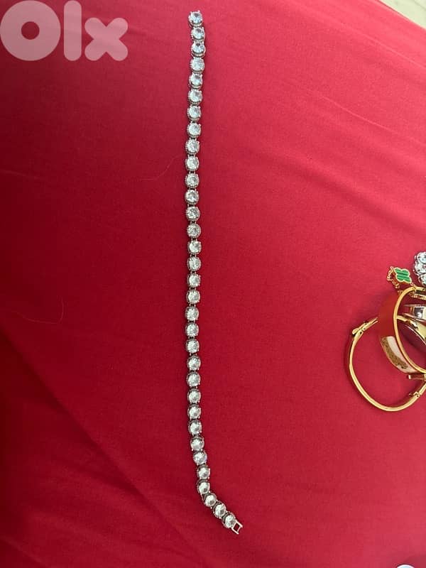 fake gold and diamonds very realistic looks 7