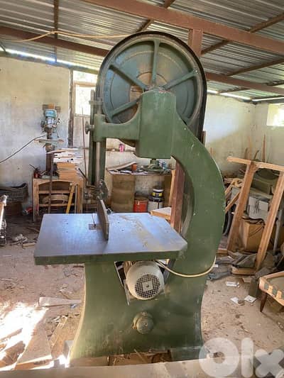 منشار خشب كبير Wood chipper