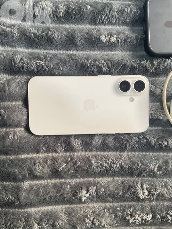 iPhone 16 white 256gb 1