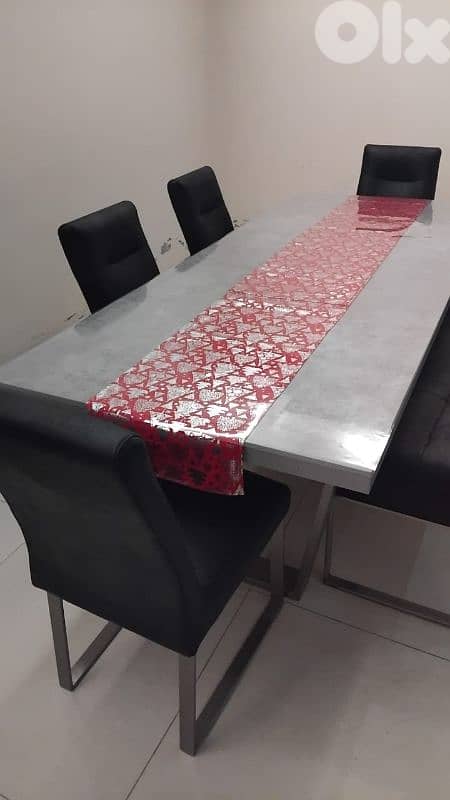 . للبيع طاولة سفرة 3