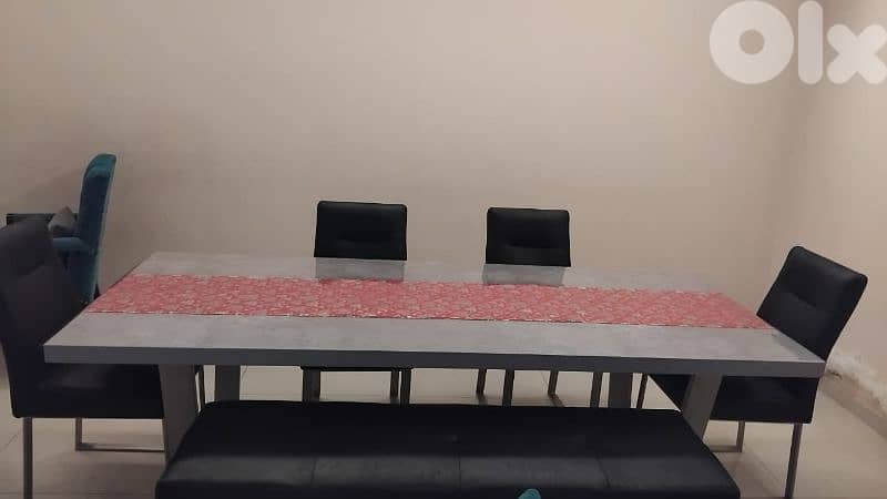 . للبيع طاولة سفرة 4