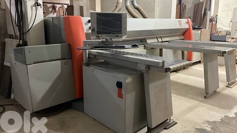 مكبس ومقطع قشره وخياطة ومنشار وكمبرصير هوا  للبيع 4