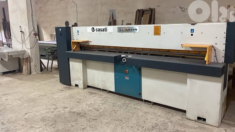 مكبس ومقطع قشره وخياطة ومنشار وكمبرصير هوا  للبيع 10