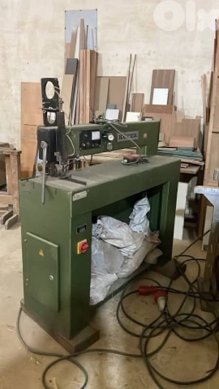 مكبس ومقطع قشره وخياطة ومنشار وكمبرصير هوا  للبيع 12