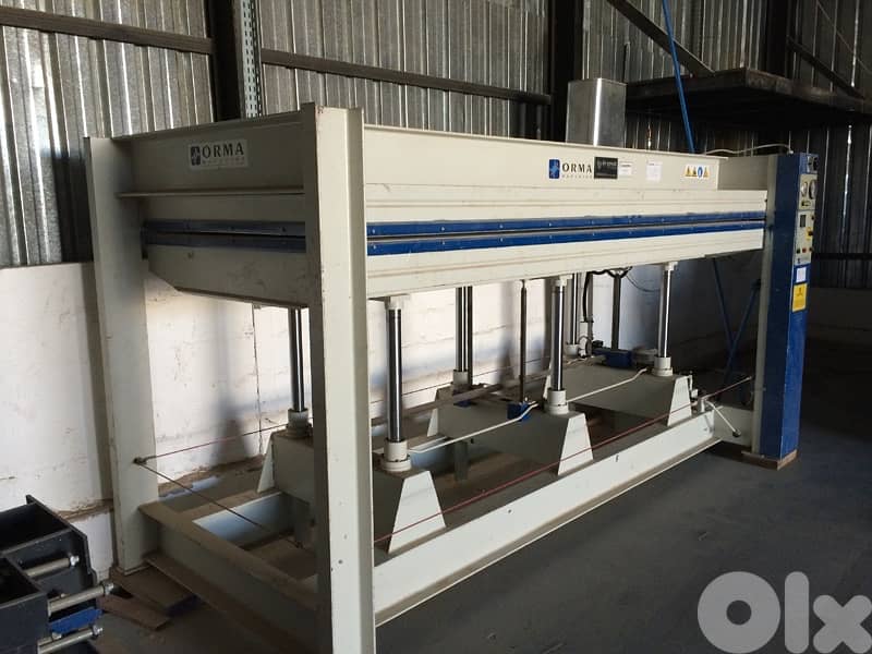 مكبس ومقطع قشره وخياطة ومنشار وكمبرصير هوا  للبيع 15