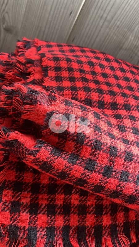 ZARA tall new Shals in tag 4