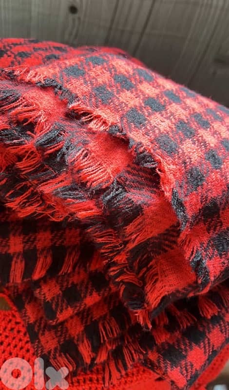 ZARA tall new Shals in tag 5