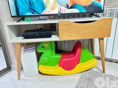 Small TV stand with drawer