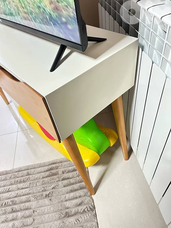 Small TV stand with drawer 1