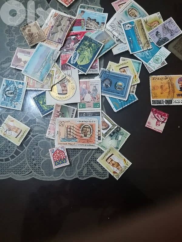 طوابع قديمة من العام ١٩٦٠ و ١٩٧٠ 1