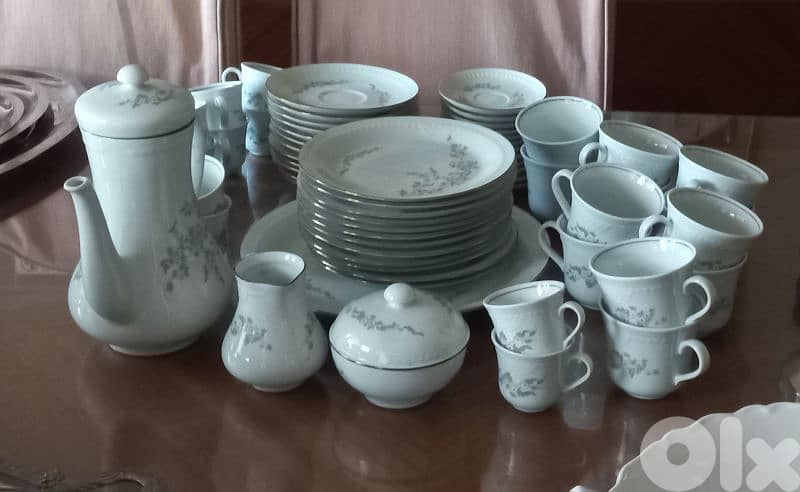 Service Complet en Porcelaine, 40 Pièces, utilisé 1 seule fois. 1