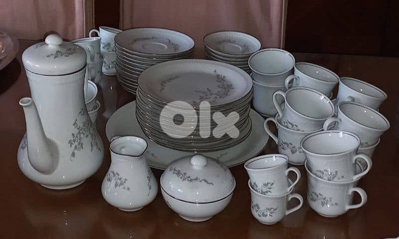Service Complet en Porcelaine, 40 Pièces, utilisé 1 seule fois. 3
