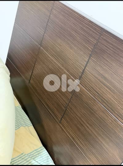 تخت مفرد +فرشة+كومود