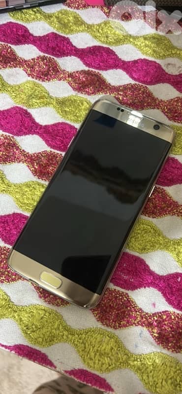 Samsung S7 edge) ذهبي 32Gb  as new good condition  100$
