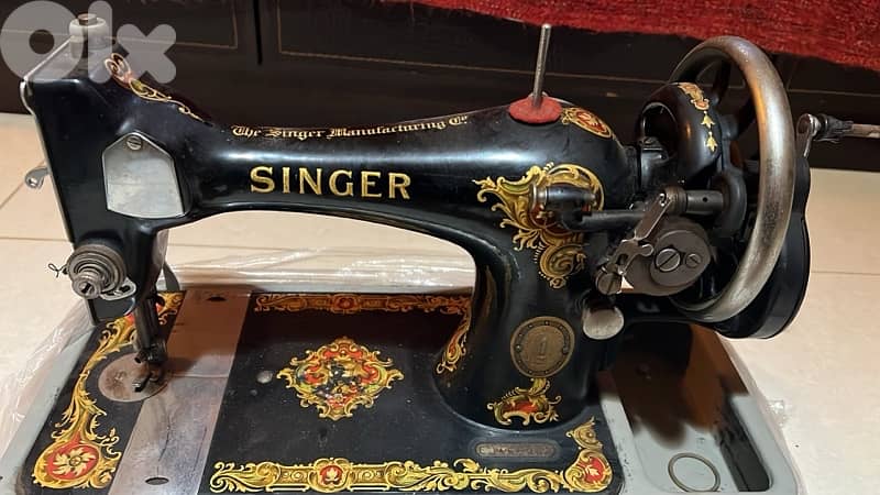 Singer Vintage Sewing Machine 1