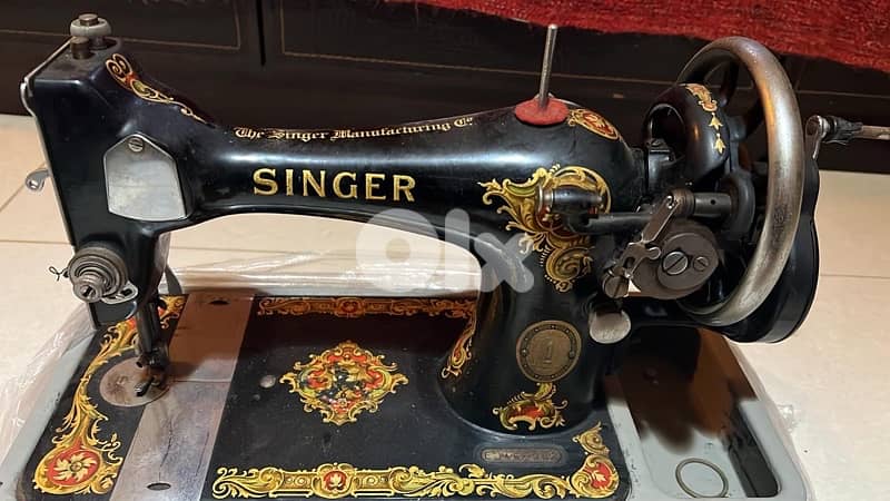 Singer Vintage Sewing Machine 2