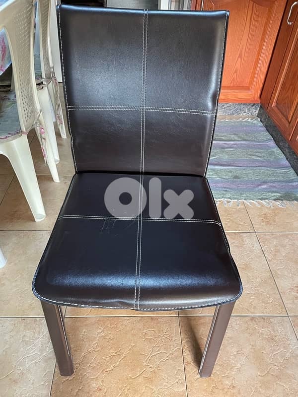 ٨ كراسي حديد  +طاولتين 1