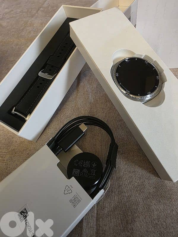 Samsung Galaxy watch 8 classic 46mm 4