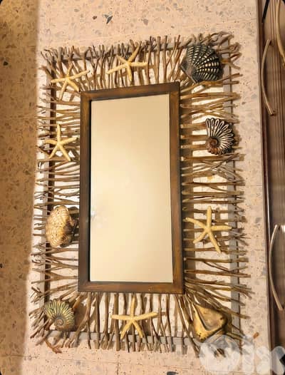 Mirror with seashell design - مرآة
