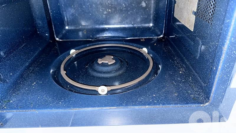 microwave for the use of parts or repair 3