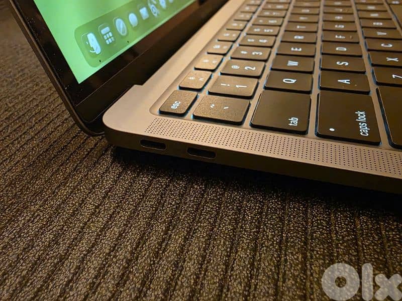 MACBOOK AIR M1 2021 LIKE NEW ZERO SCRATCH WITH ORGINAL CHARGE 10