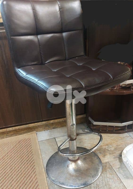 سجادة وكرسي بار عدد ٢ 2