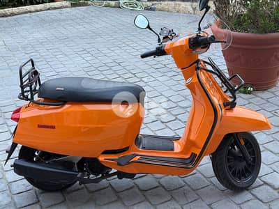 Moto scooter Lambretta V200 special 2018 the Italian heritage!
