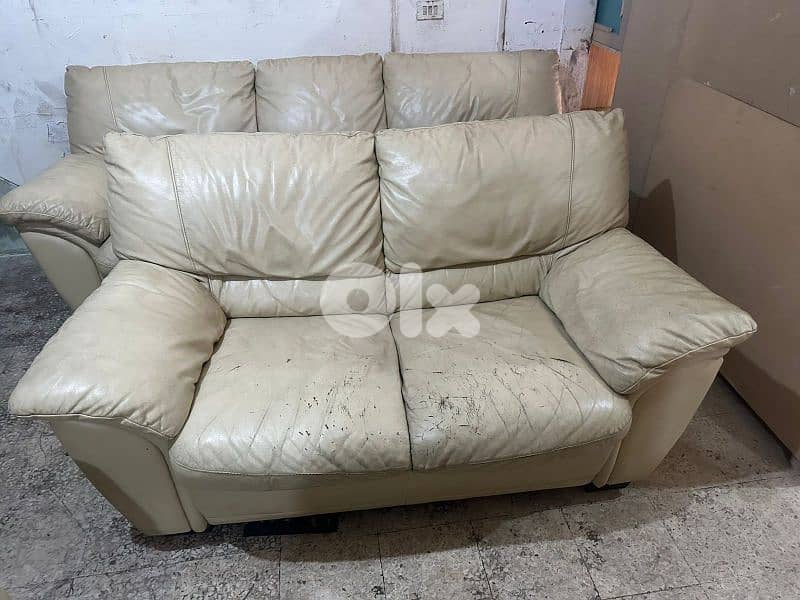 قطعة كبيرة وسط جلد اصلي إيطالي نظافة وسط لمكتب 1