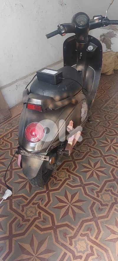 موتو عالبطارية em