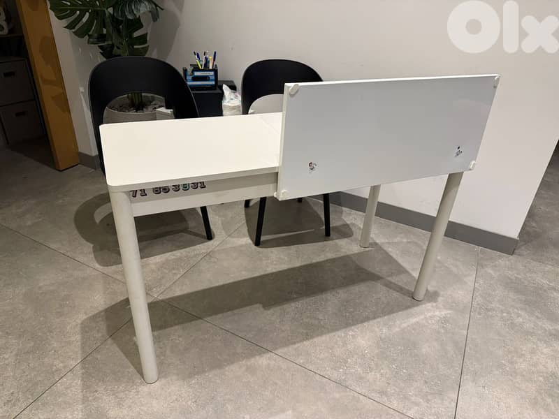 2 studying / work desks for sale مكتب للعمل او الدراسة 1