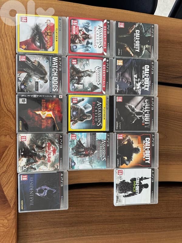 PS3 Slim + 3 controlers + controler charge stand + 14 Games 1