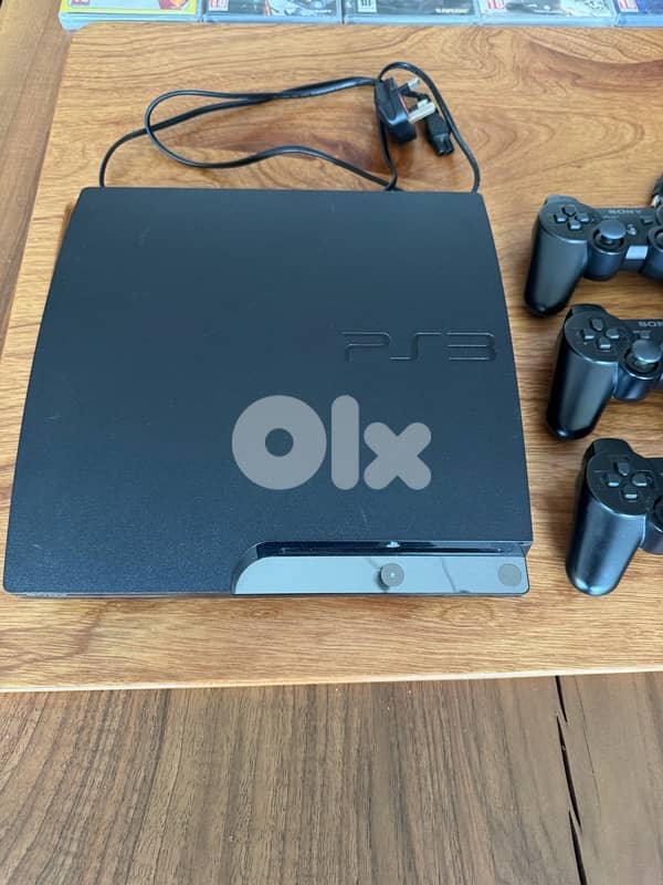 PS3 Slim + 3 controlers + controler charge stand + 14 Games 4
